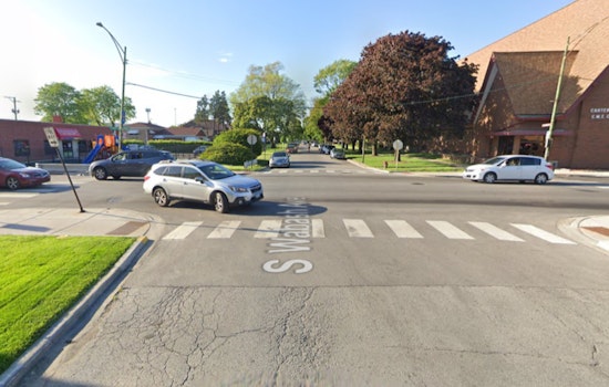 Chicago Man Fatally Shot While Entering Car in Greater Grand Crossing, Police Seek Suspects