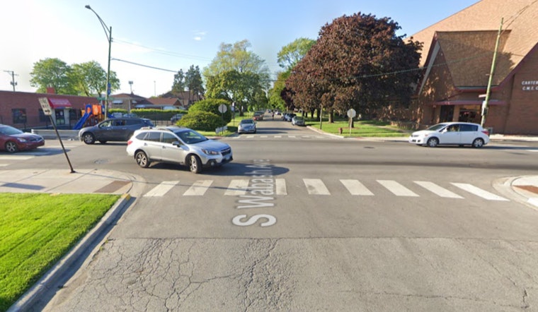 Chicago Man Fatally Shot While Entering Car in Greater Grand Crossing, Police Seek Suspects