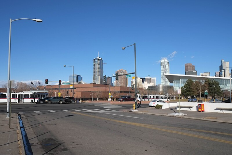 Denver Basks in Sunny Skies and Rising Temperatures, Light Winds Expected