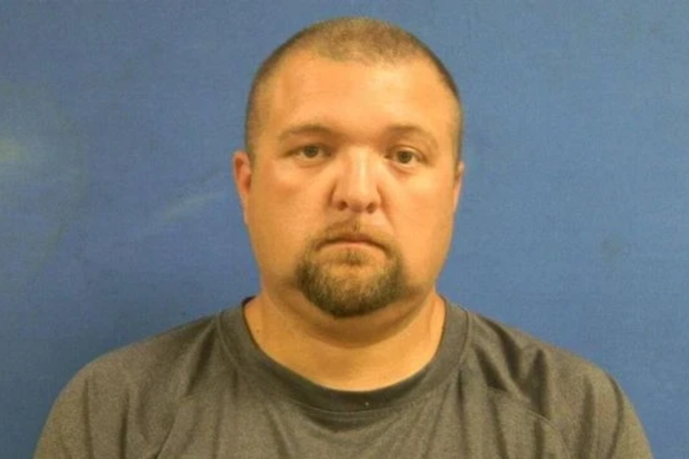 Dickson County Jail Supervisor Calvin Wayne Lewis Charged with Sexual Contact with Inmates