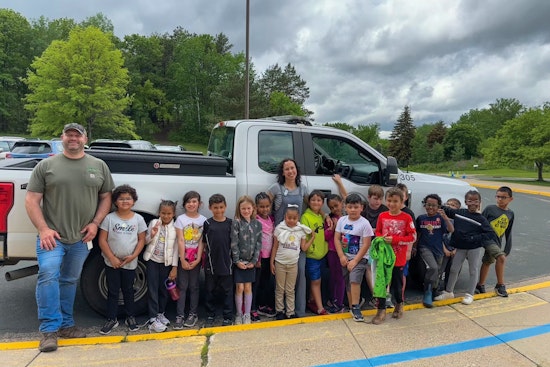 Eagan Students Team Up with City Forestry to Combat Invasive Garlic Mustard at Oak Ridge Elementary
