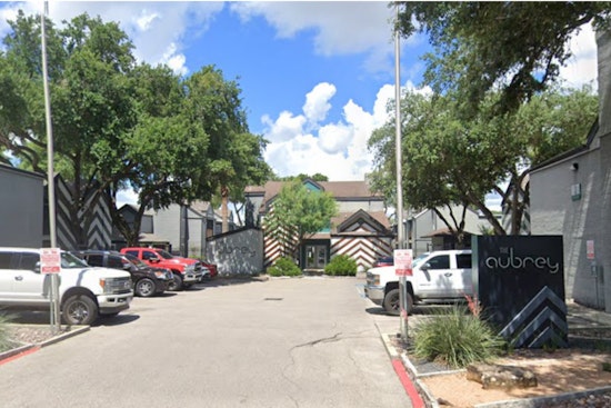 Family Members Stabbed in Violent Houston Car Crash Confrontation, Suspects at Large
