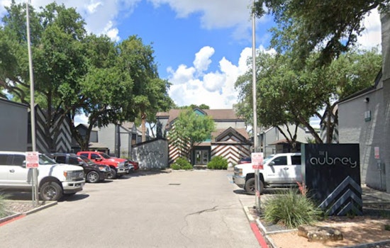 Family Members Stabbed in Violent Houston Car Crash Confrontation, Suspects at Large