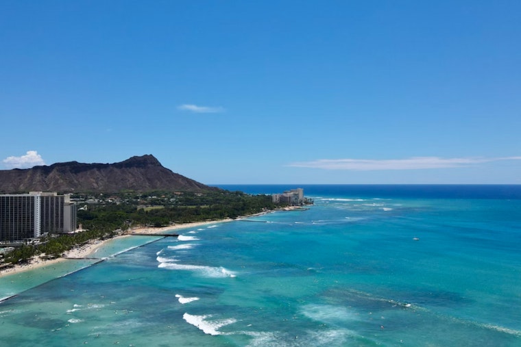 Hawaiian Islands Braced for Breezy Trade Winds and Passing Showers, Advisories Issued for Aviators and Mariners