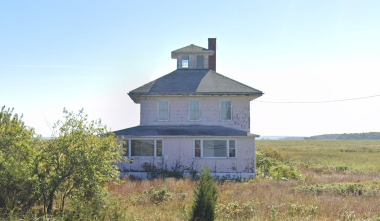 Historic "Pink House" of Newbury Sees No Bids in Auction, Demolition Looms Amid Environmental Concerns