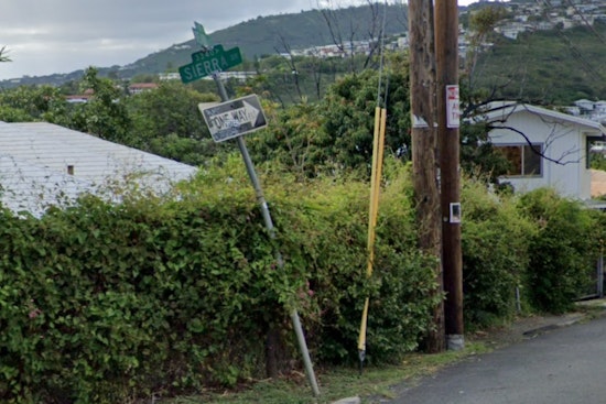 Honolulu Fire Department Responds to Early Morning Blaze in Kaimuki, One Firefighter Hospitalized