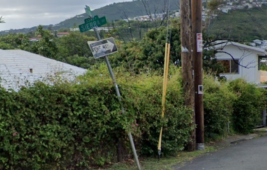 Honolulu Fire Department Responds to Early Morning Blaze in Kaimuki, One Firefighter Hospitalized
