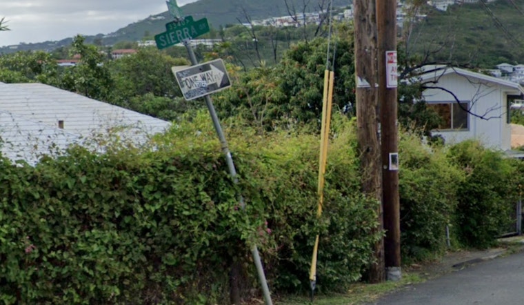 Honolulu Fire Department Responds to Early Morning Blaze in Kaimuki, One Firefighter Hospitalized