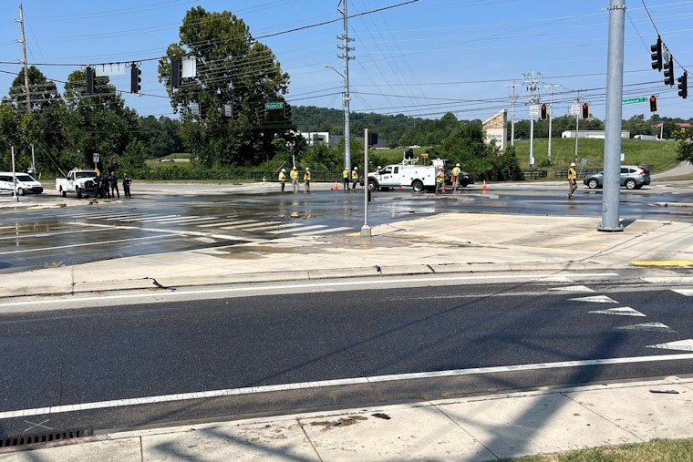 Knoxville Commuters Face Delays as KUB Tackles Water Main Break at Middlebrook Pike and E. Weisgarber Road