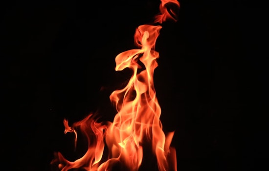 Las Vegas Police Officers Praised for Ingenious Dumpster Rescue of Woman from Burning Apartment