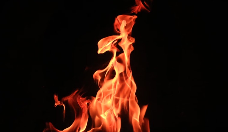 Las Vegas Police Officers Praised for Ingenious Dumpster Rescue of Woman from Burning Apartment
