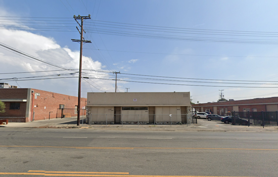 Los Angeles Firefighters Extinguish Blaze at Sun Valley Commercial Building in 22 Minutes