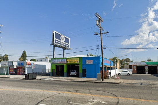 Los Angeles Firefighters Quell Victory Boulevard Blaze in North Hollywood, No Injuries Reported