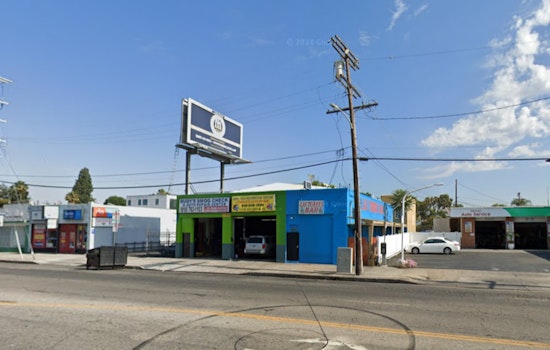 Los Angeles Firefighters Quell Victory Boulevard Blaze in North Hollywood, No Injuries Reported