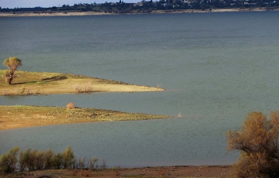 Man Drowns at Folsom Lake Despite Rapid Rescue Efforts, with Authorities Emphasizing the Importance of Life Jackets