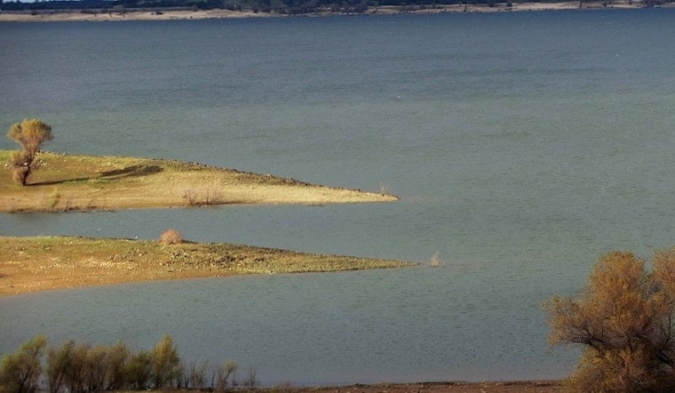 Man Drowns at Folsom Lake Despite Rapid Rescue Efforts, with Authorities Emphasizing the Importance of Life Jackets
