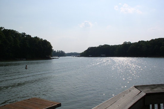 Man Drowns at Hartwell Marina After Falling from Boat, Lake Hartwell Community Mourns the Loss
