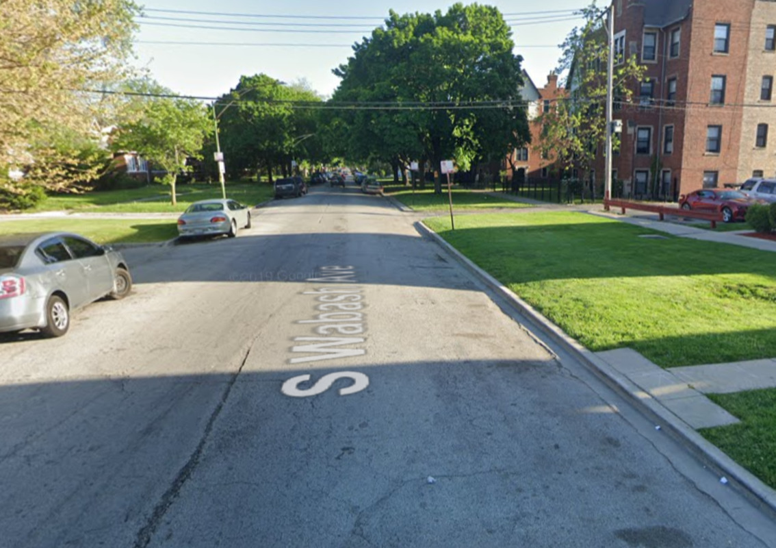 Man Fatally Shot In Greater Grand Crossing Chicago Gunmen At Large