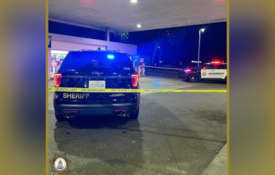Man Seriously Injured in Stabbing at Sacramento Gas Station, Suspect on the Loose