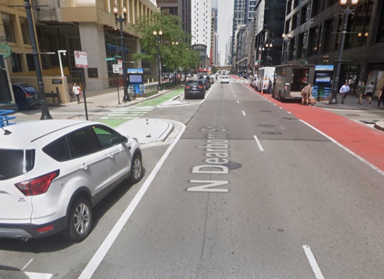 Man Stabbed and Robbed by Duo in Chicago's Loop, Police Seek Suspects