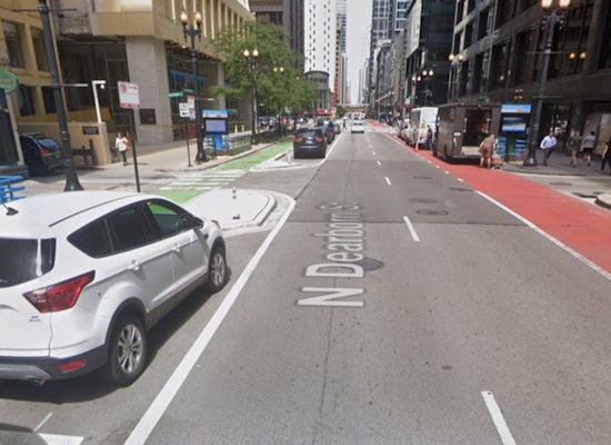 Man Stabbed and Robbed by Duo in Chicago's Loop, Police Seek Suspects