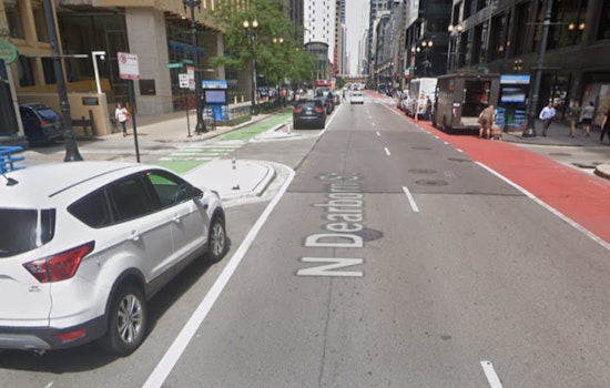 Man Stabbed and Robbed by Duo in Chicago's Loop, Police Seek Suspects