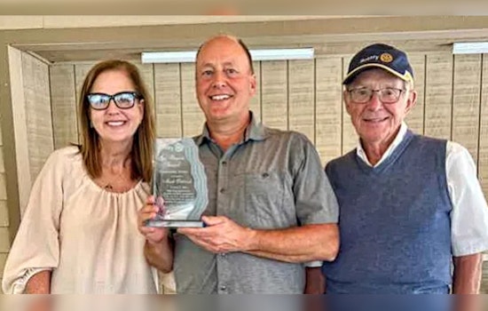 Mark Oestreich Honored with Gil Braun Community Service Award for Over Two Decades of Environmental Stewardship at Westwood Hills