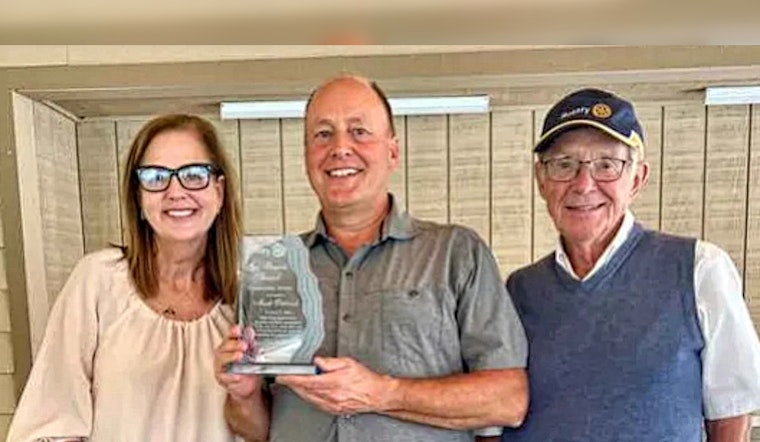 Mark Oestreich Honored with Gil Braun Community Service Award for Over Two Decades of Environmental Stewardship at Westwood Hills