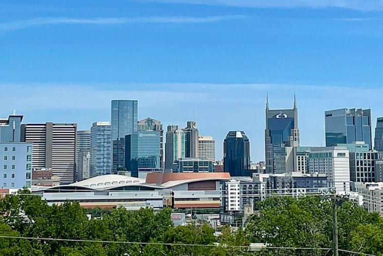 Nashville Hit by 'Code Orange' Air Quality Alert Amid Soaring Heat, Residents Advised to Limit Outdoor Activities