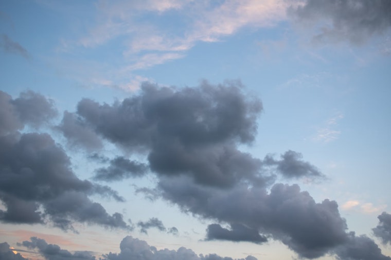 Oahu Anticipates Strong Trade Winds and Showers, Minor Coastal Flooding Expected with Full Moon