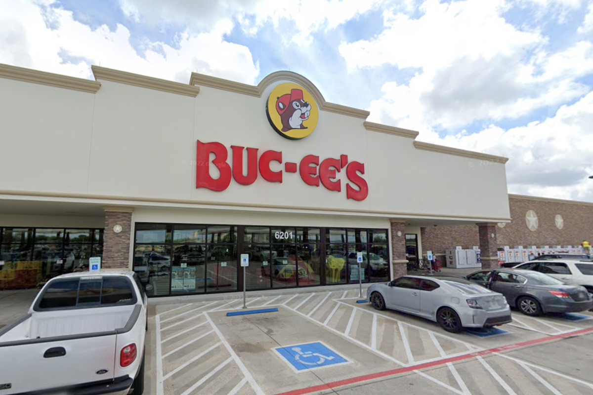 OffDuty Officer Shoots Suspected Shoplifter at Texas City Bucee's,