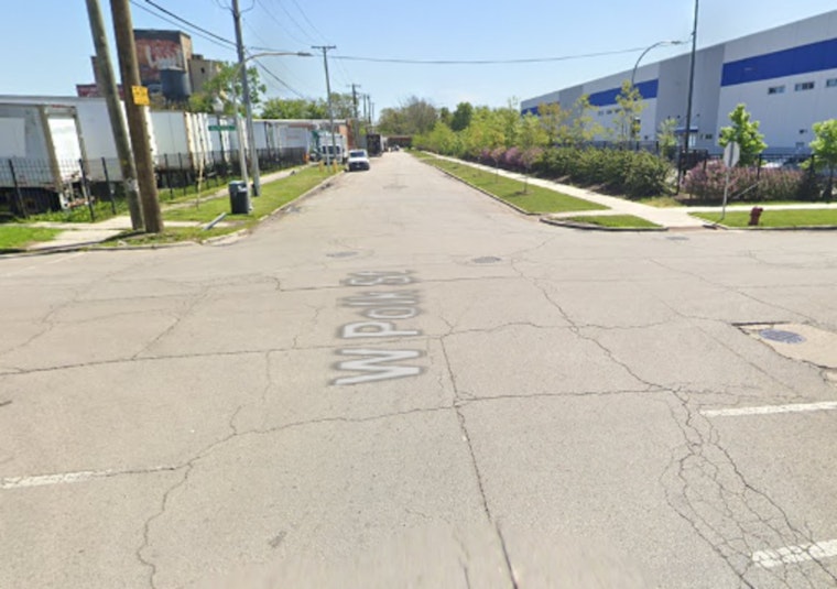One Dead, Two Injured in Early Morning Chicago Shooting, Gunman At Large