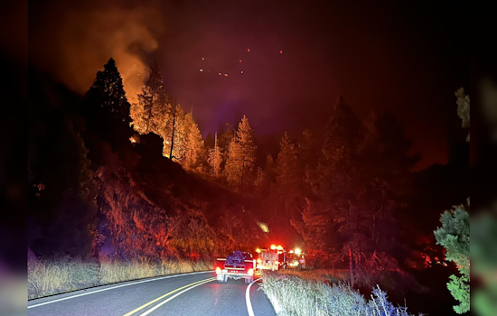 Oregon Governor Declares State of Emergency as Dixon Fire Threatens Douglas County