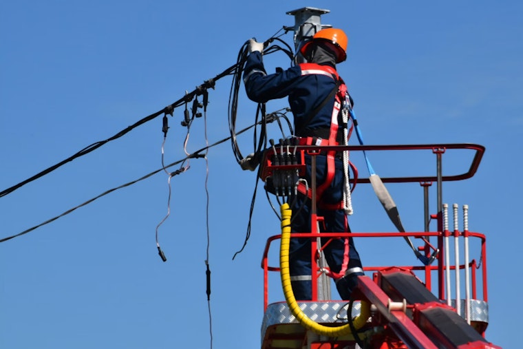Over 300,000 Michigan Homes and Businesses in Dark After Severe Storms, Utility Companies Rush to Restore Power Amid Heat