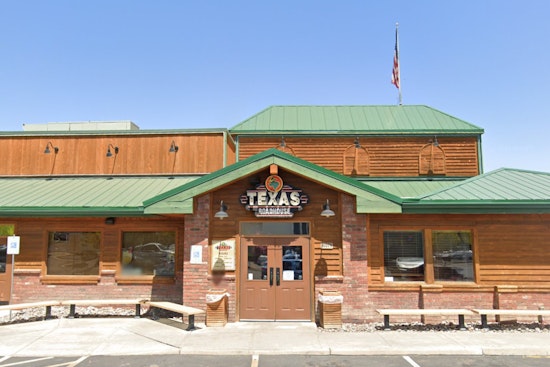 Peoria Police Swap Handcuffs for Serving Trays to Support Special Olympics Arizona at Texas Roadhouse Fundraiser