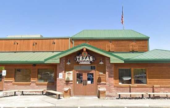Peoria Police Swap Handcuffs for Serving Trays to Support Special Olympics Arizona at Texas Roadhouse Fundraiser