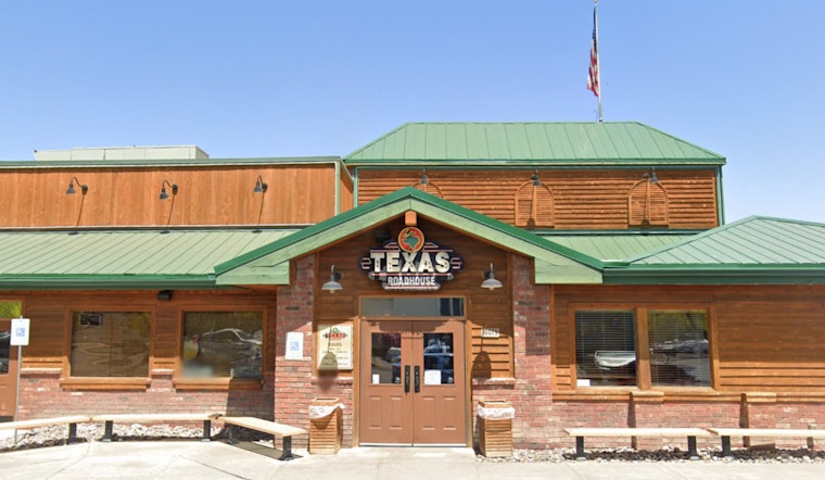 Peoria Police Swap Handcuffs for Serving Trays to Support Special Olympics Arizona at Texas Roadhouse Fundraiser