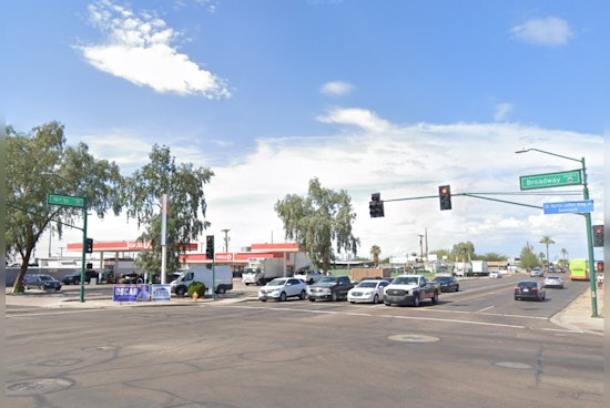 Phoenix Home and Vehicles Damaged in Late-Night Hit-and-Run, Police Seek Driver as Community Rallies Support for Affected Homeowner