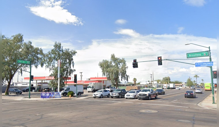 Phoenix Home and Vehicles Damaged in Late-Night Hit-and-Run, Police Seek Driver as Community Rallies Support for Affected Homeowner