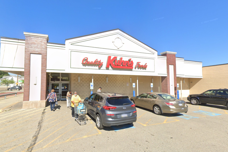 Pittsburgh Market Scene Turns Confrontational as Security Guard Discharges Weapon
