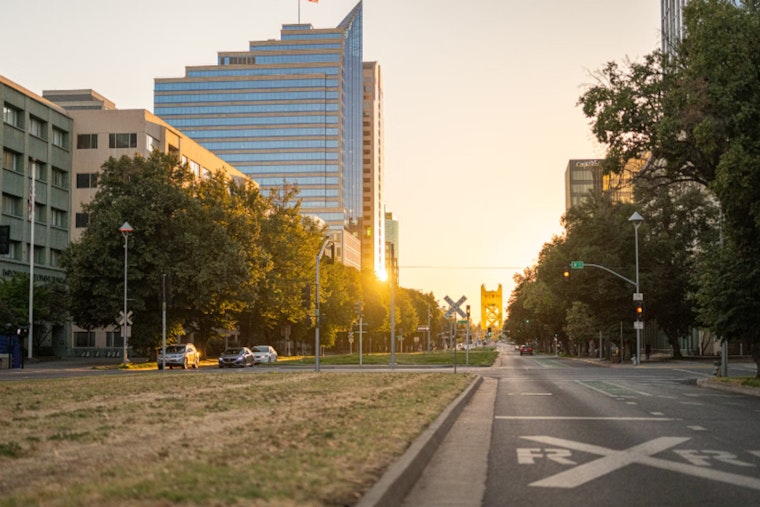 Sacramento Braces for Warm Week Ahead with Moderate HeatRisk Alert, Cooler Weekend in Store