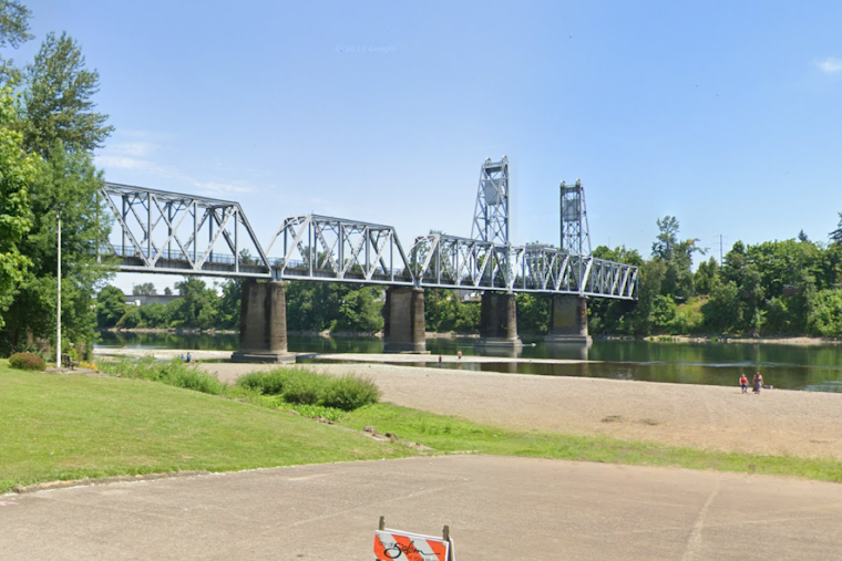 Salem Hero Dies in Willamette River Rescue, Search Continues for Man Missing Near Yachats River
