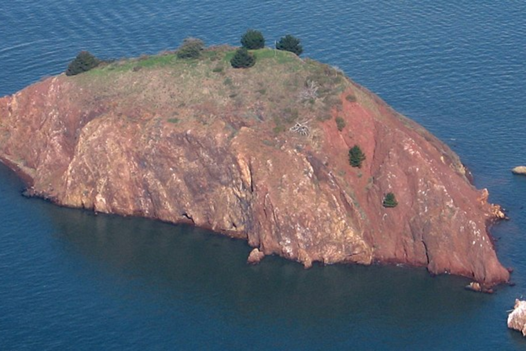 San Francisco Bay's Exclusive Red Rock Island Poised for Private Ownership amid $25 Million Sale