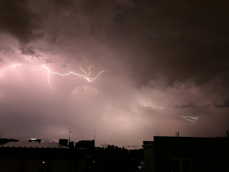 Scattered Showers and Thunderstorms to Hit Columbus and Cincinnati Today, Warmer Temps to Hold