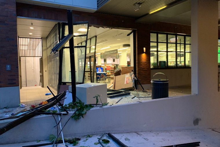 Seattle Police Investigate Early Morning Smash-and-Grab Attempt in Green Lake Neighborhood