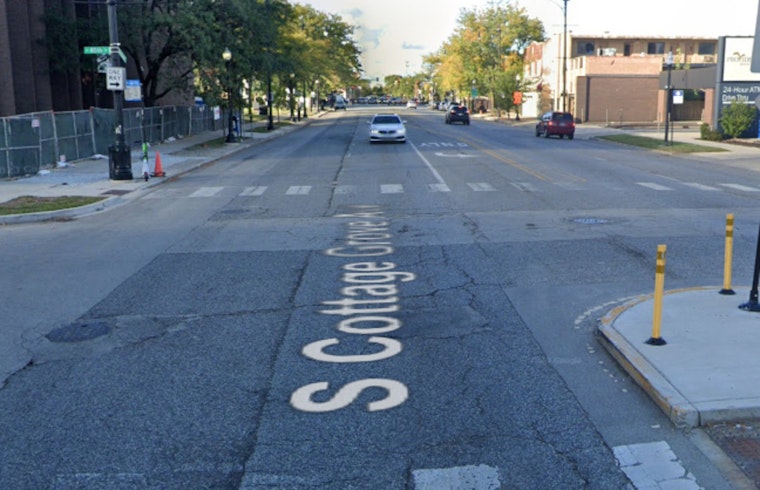 Teenagers Injured in Shooting on Chicago's South Side, Suspects at Large