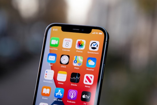 Texas School Districts Adopt Opposing Cell Phone Policies to Shape Classroom Environments