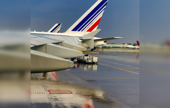Thunderstorms Prompt Ground Stops at Houston's Major Airports, Travelers Face Delays