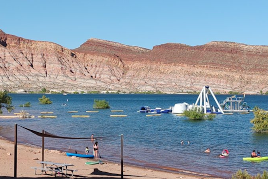Tragic Paddle Boarding Incident at Utah's Quail Creek State Park Claims Man's Life Amid Intensified Winds