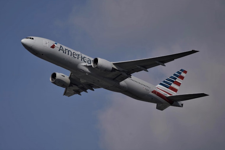 U.S. Transportation Dept Proposes Ban on Family Seating Fees, Aiming to Ease Air Travel for Parents